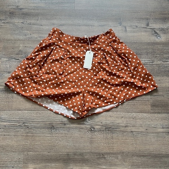 By Together Polka Dot High-Rise High Waist Pleated Shorts in Camel NWT size M - Picture 1 of 8